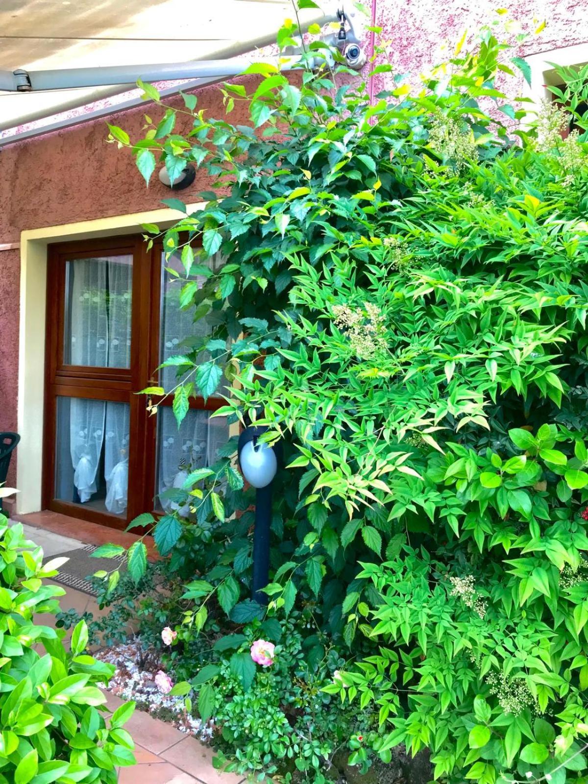 Villa Maria Apartments Moniga del Garda Exterior photo